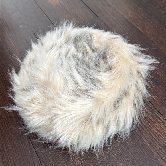 Fluffy Faux Fur Hat - Picture 5 of 5